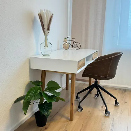 3 Apartment, 90 Qm, Ruhig Und Zentrumsnah, Max 6 Pers, 15 Qm Balkon , Private Garage, Internet 1000 Mbit Apartment
