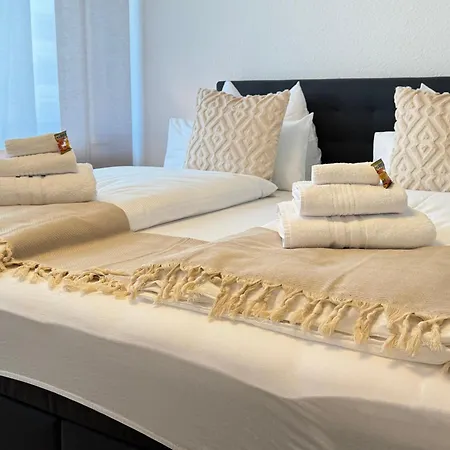 Apartment 3 Apartment, 90 Qm, Ruhig Und Zentrumsnah, Max 6 Pers, 15 Qm Balkon , Private Garage, Internet 1000 Mbit