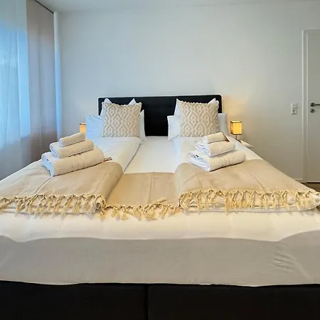 3 Apartment, 90 Qm, Ruhig Und Zentrumsnah, Max 6 Pers, 15 Qm Balkon , Private Garage, Internet 1000 Mbit Sindelfingen