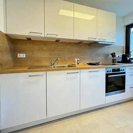 Apartment 3 Apartment, 90 Qm, Ruhig Und Zentrumsnah, Max 6 Pers, 15 Qm Balkon , Private Garage, Internet 1000 Mbit Sindelfingen