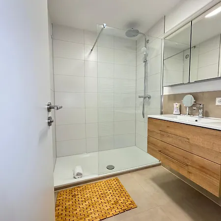 Apartment 3 Apartment, 90 Qm, Ruhig Und Zentrumsnah, Max 6 Pers, 15 Qm Balkon , Private Garage, Internet 1000 Mbit