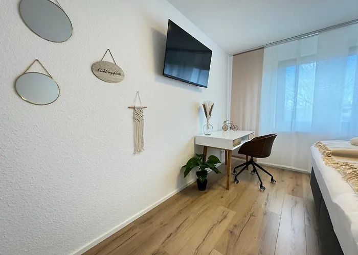 Apartamento 3 Apartment, 90 Qm, Ruhig Und Zentrumsnah, Max 6 Pers, 15 Qm Balkon , Private Garage, Internet 1000 Mbit Sindelfingen