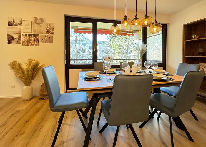 3 Apartment, 90 Qm, Ruhig Und Zentrumsnah, Max 6 Pers, 15 Qm Balkon , Private Garage, Internet 1000 Mbit Apartamento *