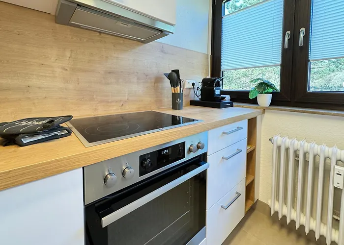 3 Apartment, 90 Qm, Ruhig Und Zentrumsnah, Max 6 Pers, 15 Qm Balkon , Private Garage, Internet 1000 Mbit Apartamento *