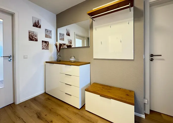 3 Apartment, 90 Qm, Ruhig Und Zentrumsnah, Max 6 Pers, 15 Qm Balkon , Private Garage, Internet 1000 Mbit Apartamento Sindelfingen